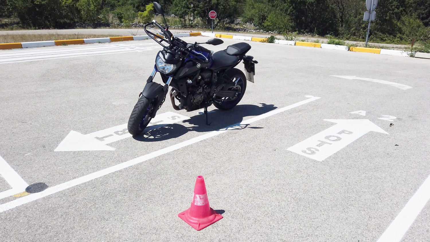 Motocikl na prometnom vježbalištu Autoškole Kontakt