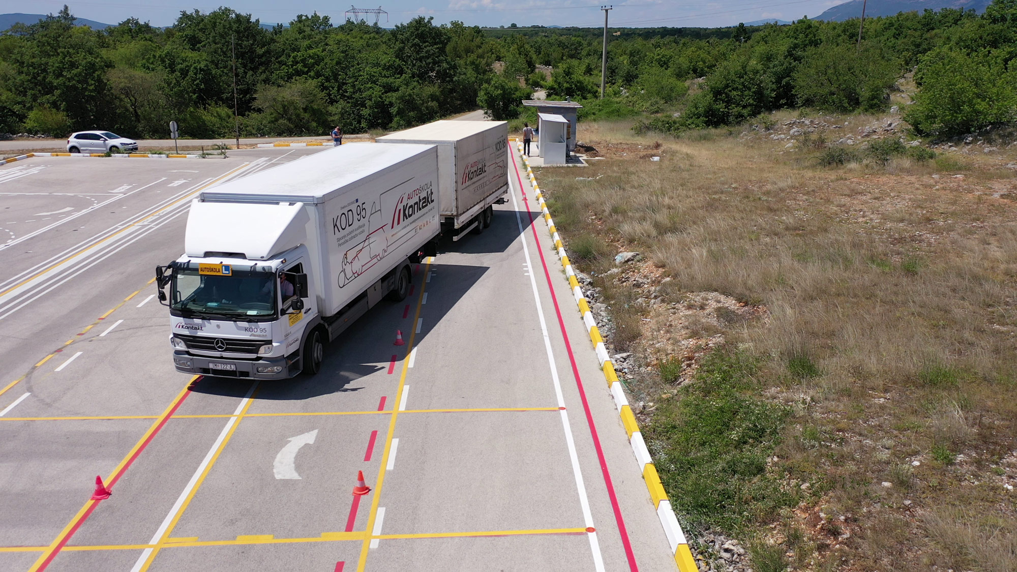 Kamioni Autoškole Kontakt na prometnom vježbalištu